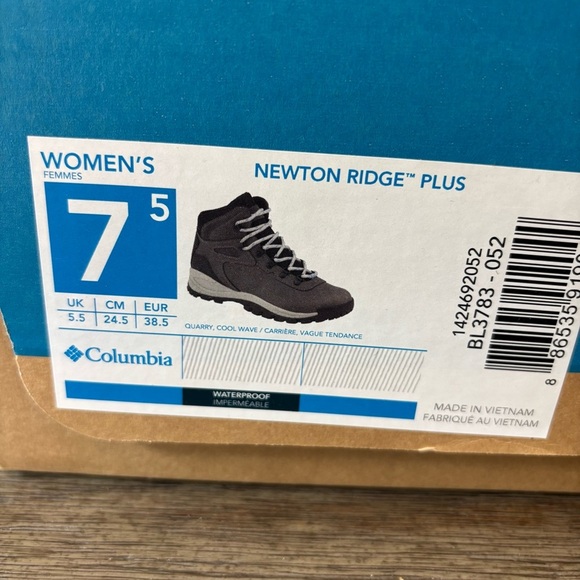 Columbia Charcoal and Black Outdoor Boots new - Picture 12 of 12